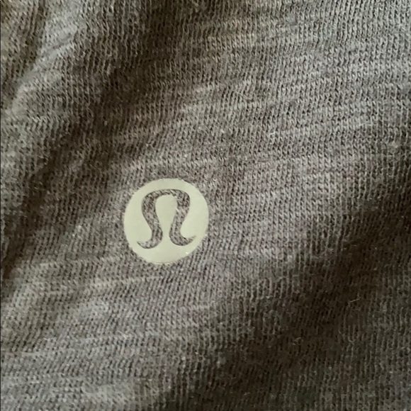 Lululemon Size 2 Black Hoodie with front pockets - Picture 5 of 5
